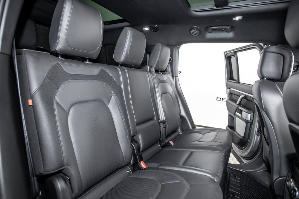 Used 2024 Land Rover Defender 130 X-Dynamic SE AWD/4WD image 19