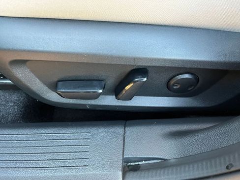 Used 2025 Nissan Rogue SV image 22