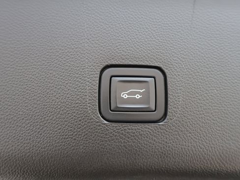 Used 2023 Chevrolet Traverse Premier w/ Redline Edition AWD/4WD image 17