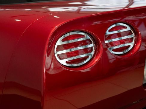 Used 2004 Chevrolet Corvette Coupe w/ Roof Package RWD image 3