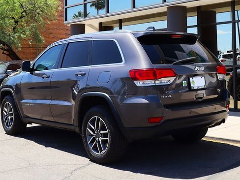 Used 2020 Jeep Grand Cherokee Laredo w/ 18" Wheel & 8.4" Radio Group AWD/4WD image 9
