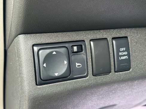 Used 2013 Nissan Xterra PRO-4X w/ Pro-4x Leather Pkg AWD/4WD image 37
