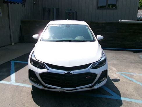Used 2019 Chevrolet Cruze LT w/ Convenience Package FWD image 5