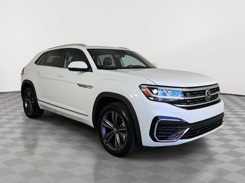 Used 2021 Volkswagen Atlas Cross Sport SE w/ Panoramic Sunroof Package FWD image 2