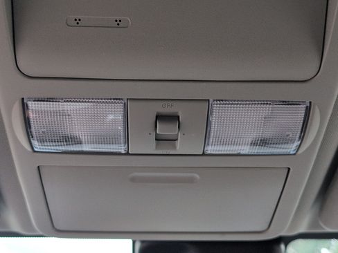 Used 2024 Nissan Frontier SV w/ SV Convenience Package RWD image 18