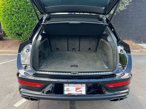 Used 2023 Bentley Bentayga image 16