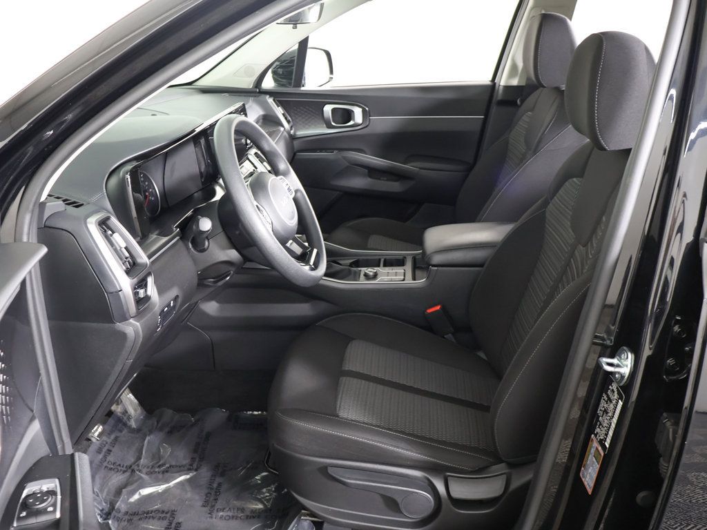 Used 2023 Kia Sorento LX FWD image 30