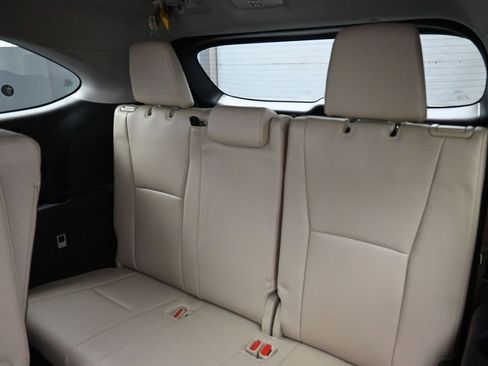 Used 2025 Toyota Highlander Limited AWD/4WD image 33