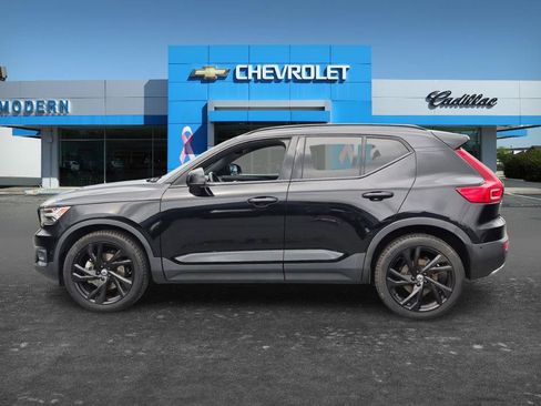 Used 2019 Volvo XC40 T5 R-Design AWD/4WD image 2