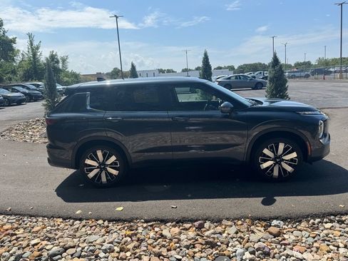 New 2025 Mitsubishi Outlander SE image 6