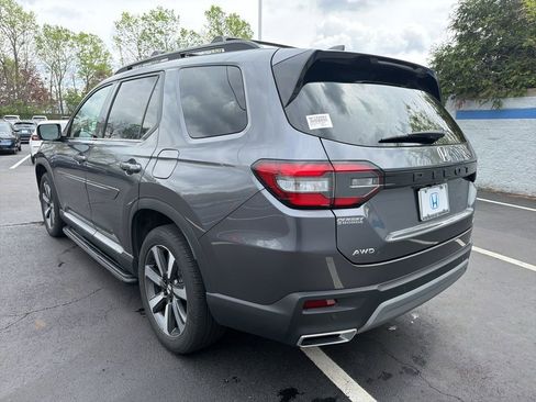 Certified 2025 Honda Pilot Touring image 3