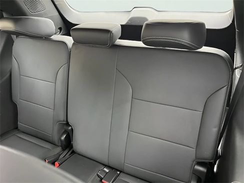 Used 2025 Buick Enclave Preferred image 32