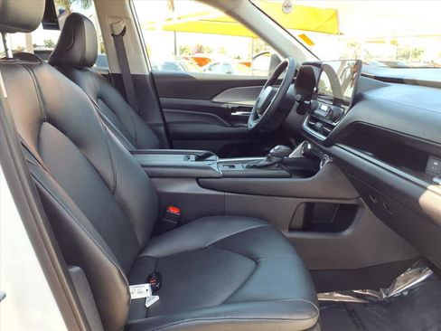 Certified 2025 Toyota Grand Highlander AWD image 23