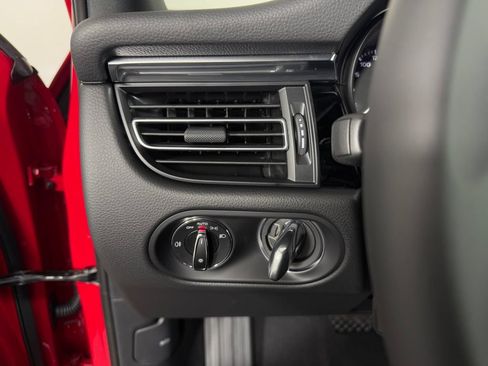 Certified 2026 Porsche Macan AWD/4WD image 27