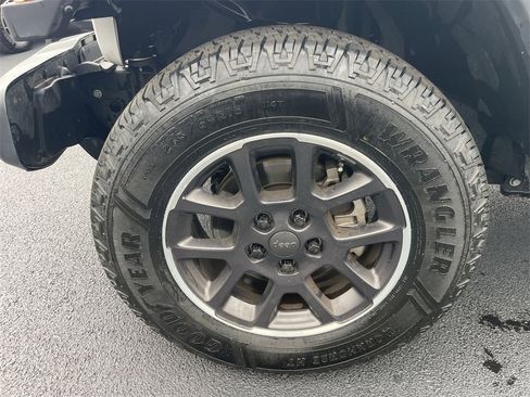 Used 2023 Jeep Gladiator Overland image 16