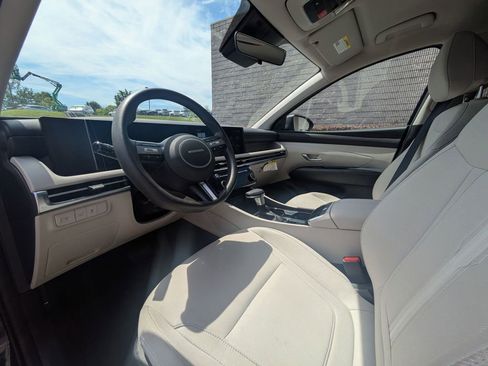 Used 2025 Hyundai Tucson SEL FWD image 14