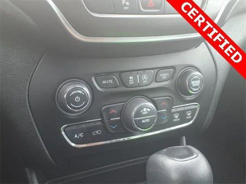 Certified 2020 Jeep Cherokee Trailhawk w/ Cold Weather Group image 15