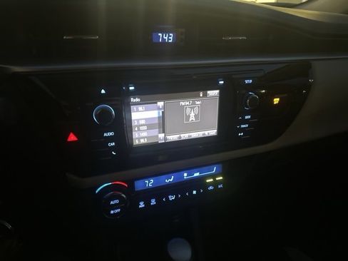 Used 2015 Toyota Corolla LE image 11