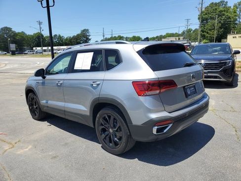 Certified 2022 Volkswagen Taos SE image 6