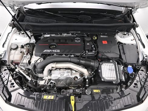 Used 2025 Mercedes-Benz GLB 35 AMG 4MATIC image 31