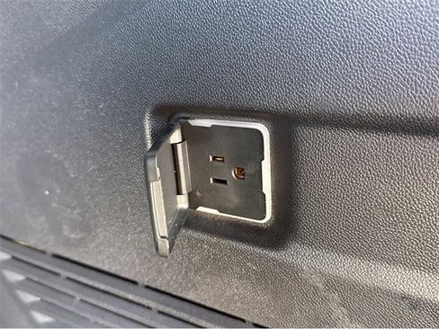 Certified 2022 GMC Yukon XL SLE w/ Gmc Pro Safety Plus Package image 32