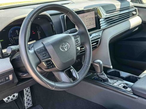 Used 2025 Toyota Camry SE w/ Convenience Package FWD image 12