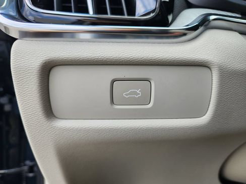 New 2026 Volvo V60 B5 Cross Country Plus w/ Protection Package Premier AWD/4WD image 18