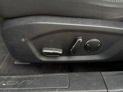Used 2019 Ford Fusion SE FWD image 11