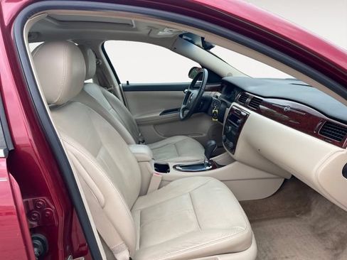 Used 2009 Chevrolet Impala LTZ FWD image 15