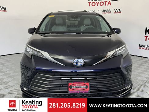 Certified 2025 Toyota Sienna XLE image 11