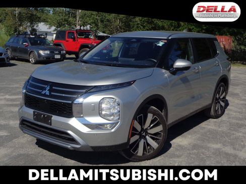 Used 2025 Mitsubishi Outlander SE AWD/4WD image 1