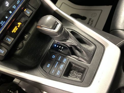 Used 2019 Toyota RAV4 XLE Premium w/ Cold Weather Package AWD/4WD image 18