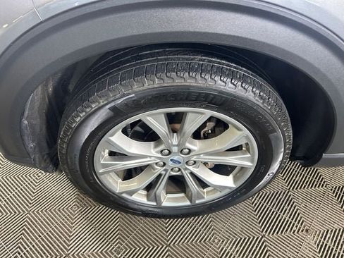Used 2023 Ford Explorer XLT w/ Equipment Group 202A AWD/4WD image 10