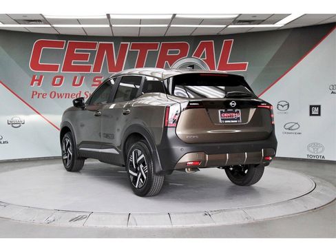 New 2026 Nissan Kicks SV image 4