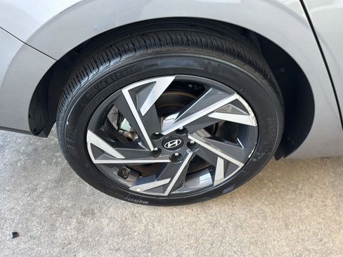 Used 2025 Hyundai Elantra SEL image 33