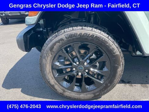 Used 2024 Jeep Wrangler Unlimited Sahara w/ Safety Group AWD/4WD image 13