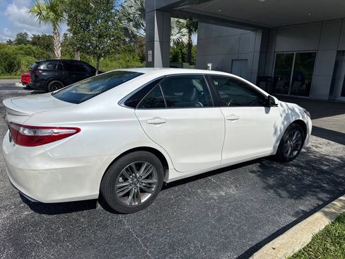 Used 2017 Toyota Camry SE FWD image 3