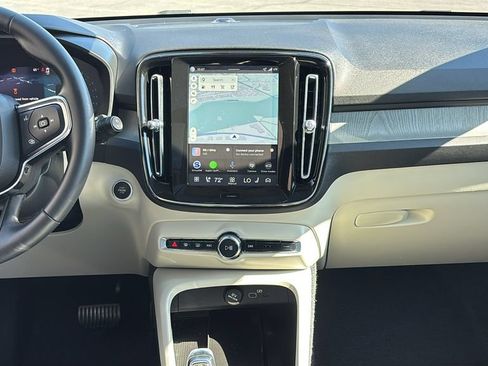 Certified 2026 Volvo XC40 B5 Plus AWD/4WD image 6