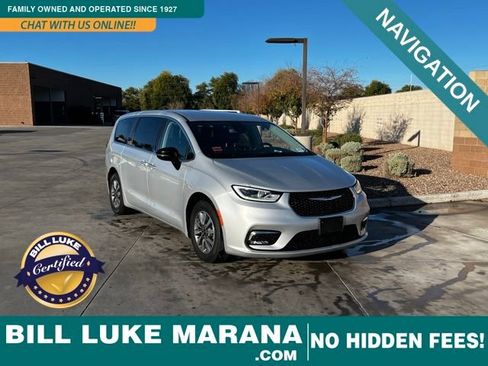 Used 2024 Chrysler Pacifica Select image 1