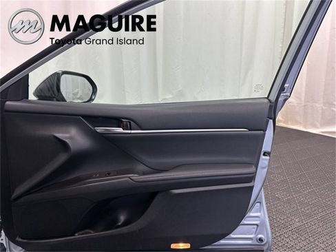 Used 2023 Toyota Camry XSE image 18