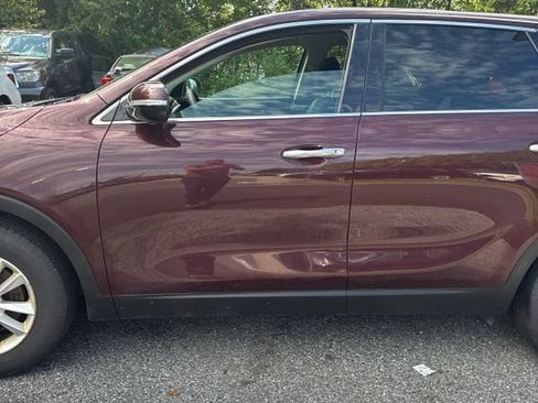Used 2019 Kia Sorento FWD V6 image 12
