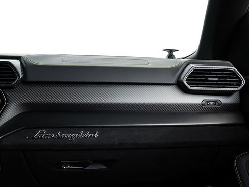 Used 2023 Lamborghini Urus Performante image 39