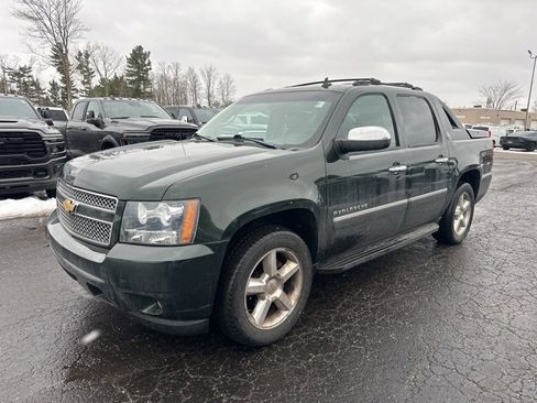 Used 2013 Chevrolet Avalanche LTZ image 4