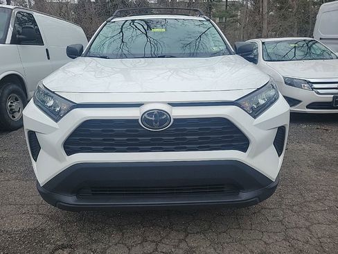 Used 2021 Toyota RAV4 LE image 2