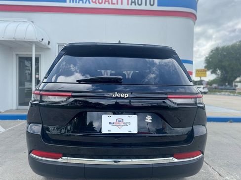 Used 2023 Jeep Grand Cherokee Laredo w/ Luxury Tech Group I AWD/4WD image 32
