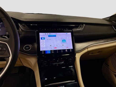 Used 2023 Jeep Grand Cherokee L Limited w/ Luxury Tech Group II image 15