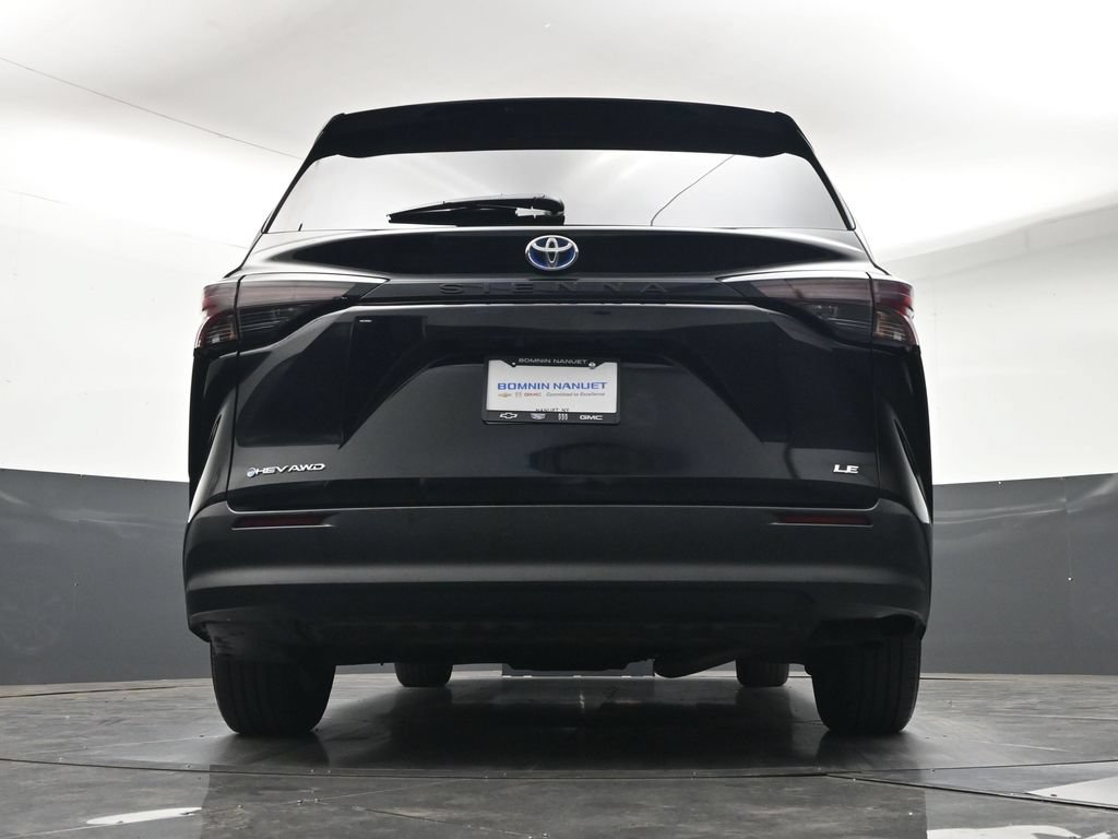 Used 2025 Toyota Sienna LE AWD/4WD image 28