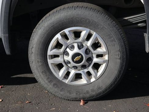 Used 2024 Chevrolet Silverado 2500 LT image 8