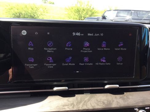 Used 2024 Kia Carnival EX FWD image 21