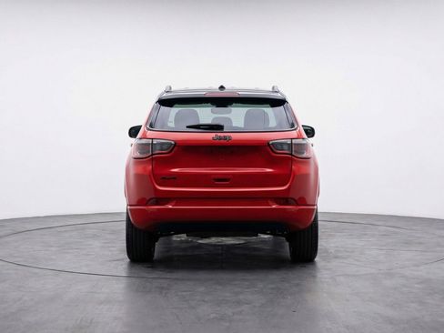 Used 2025 Jeep Compass Trailhawk image 7